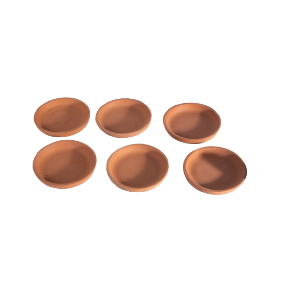 Terracotta trays for flower pots displayed on a white background, ideal for catching excess water and protecting surfaces in home gardens.