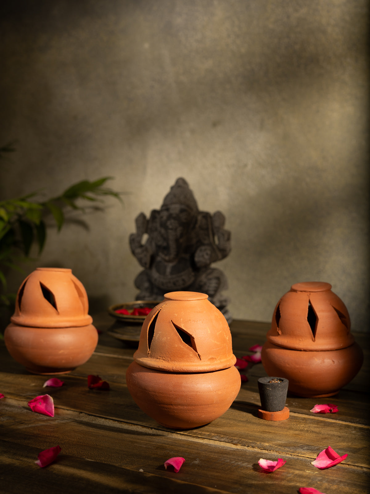 Earthen Clay Sambrani Holder with lid Pack-3
