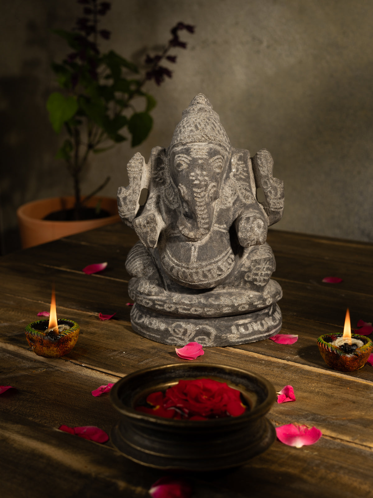 Black Stone  Idol Edampuri Vinayagar - 9 inch