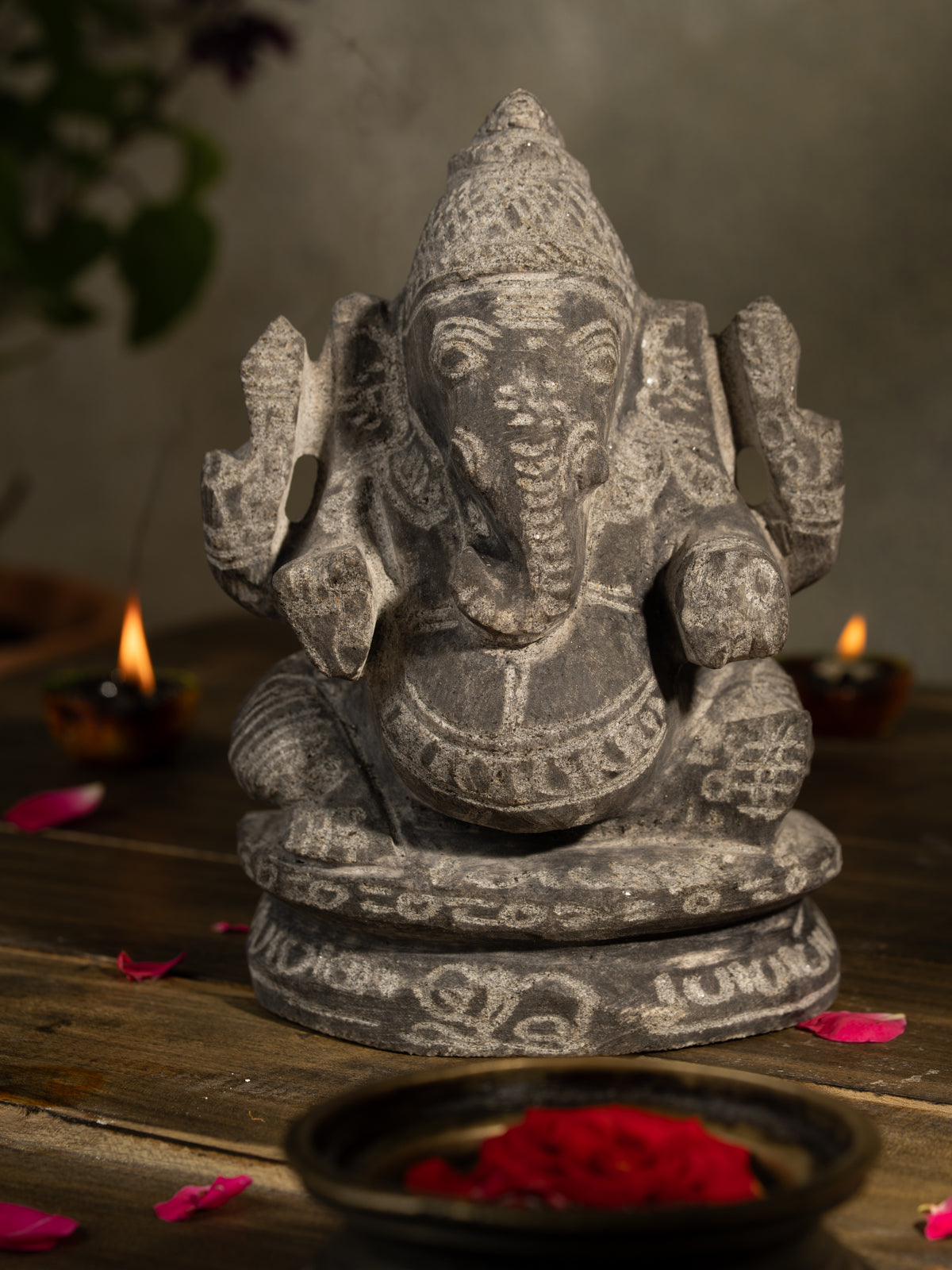 Black Stone  Idol Edampuri Vinayagar - 9 inch