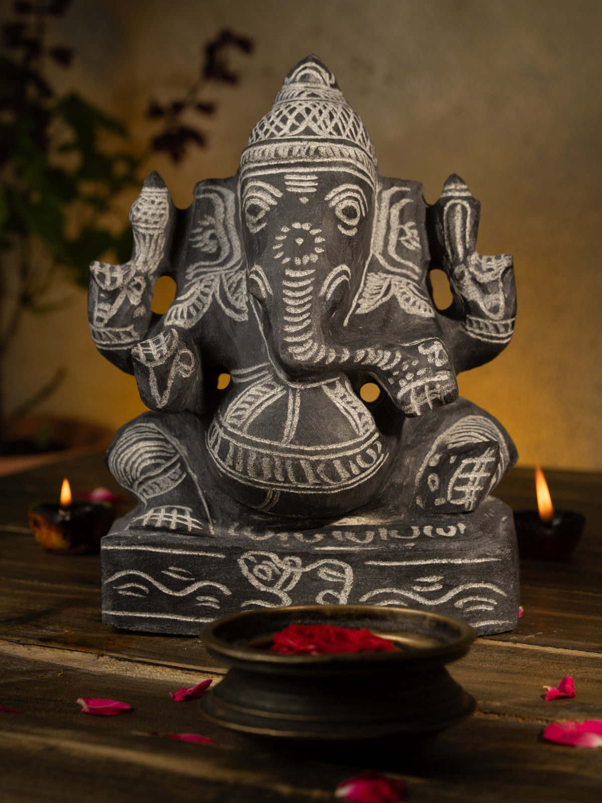 Black Stone Idol Edampuri Vinayagar 15 inch