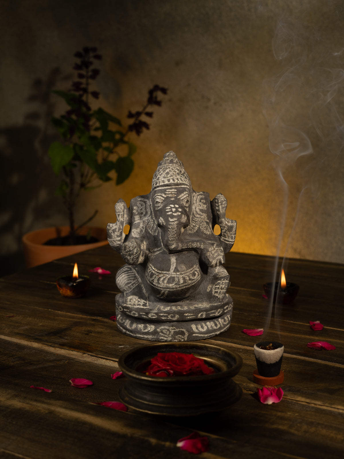Black Stone Idol Edampuri Vinayagar 6.5 inch