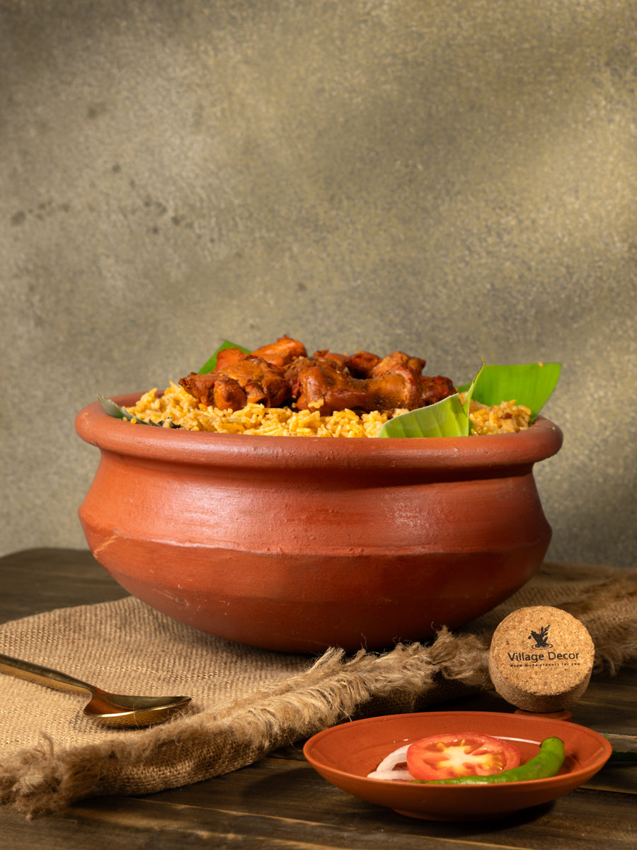 Earthen Clay Cooking Pot / Meen Kulambu Chatti (3500 ML)