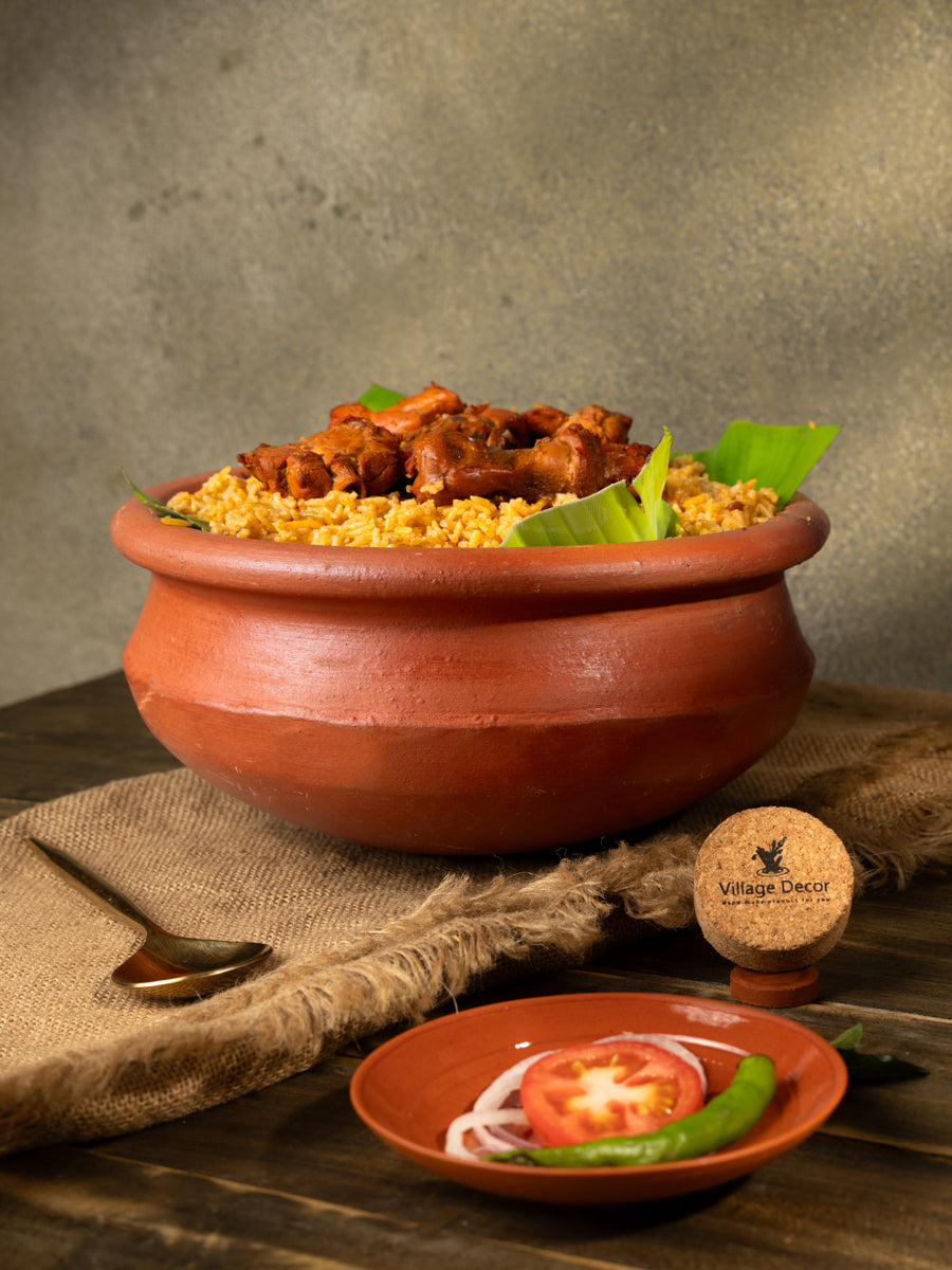 Earthen Clay Cooking Pot / Meen Kulambu Chatti (3500 ML)