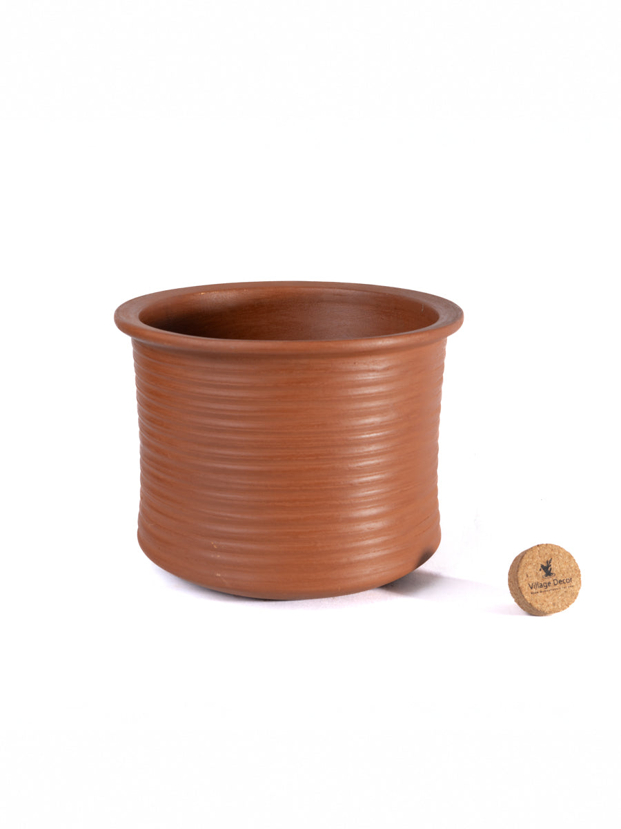 Traditional earthen clay cooking pot with lid – perfect for making authentic South Indian dishes like Briyani, Sambar, Kuruma, Kootu etc.,