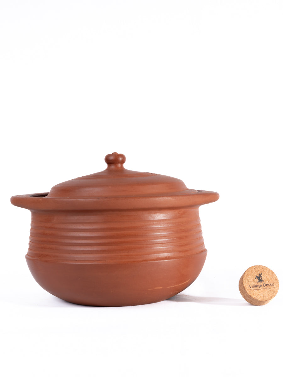 Traditional earthen clay cooking pot with lid – perfect for making authentic South Indian dishes like Sambar, Kuruma, Kootu etc.,