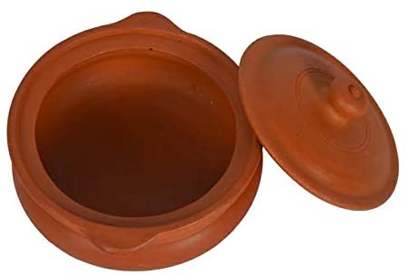 Natural finish Mitti ke Bartan used for Indian cooking, showcasing rustic texture and ideal for slow-cooking flavorful curries and kootu.

